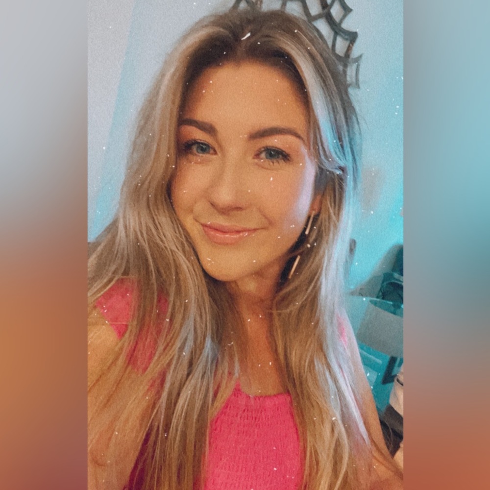 Meet your Posher, Adrianne